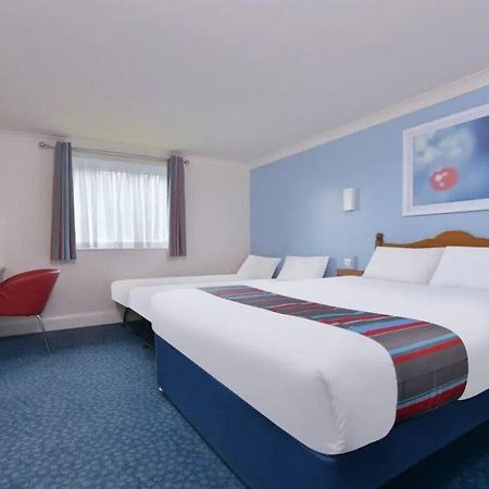 Travelodge Cardiff Airport Бари Екстериор снимка