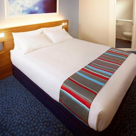 Travelodge Cardiff Airport Екстериор снимка