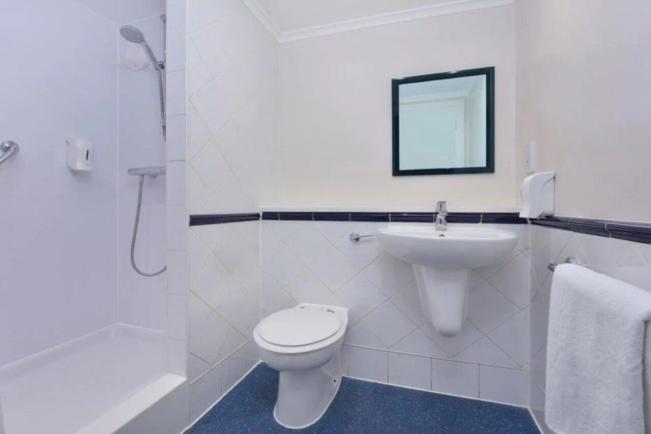 Travelodge Cardiff Airport Бари Екстериор снимка