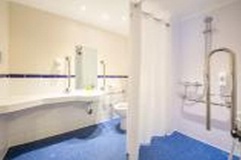 Travelodge Cardiff Airport Бари Екстериор снимка