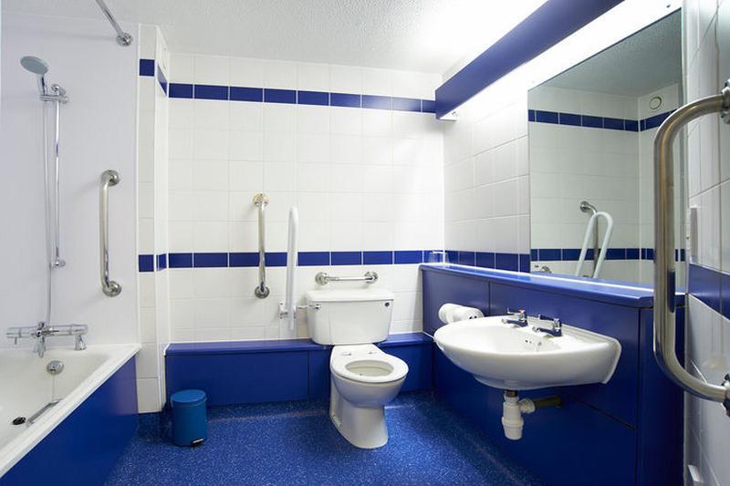 Travelodge Cardiff Airport Бари Екстериор снимка