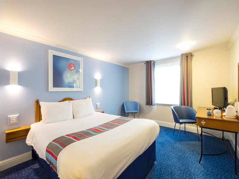 Travelodge Cardiff Airport Бари Екстериор снимка