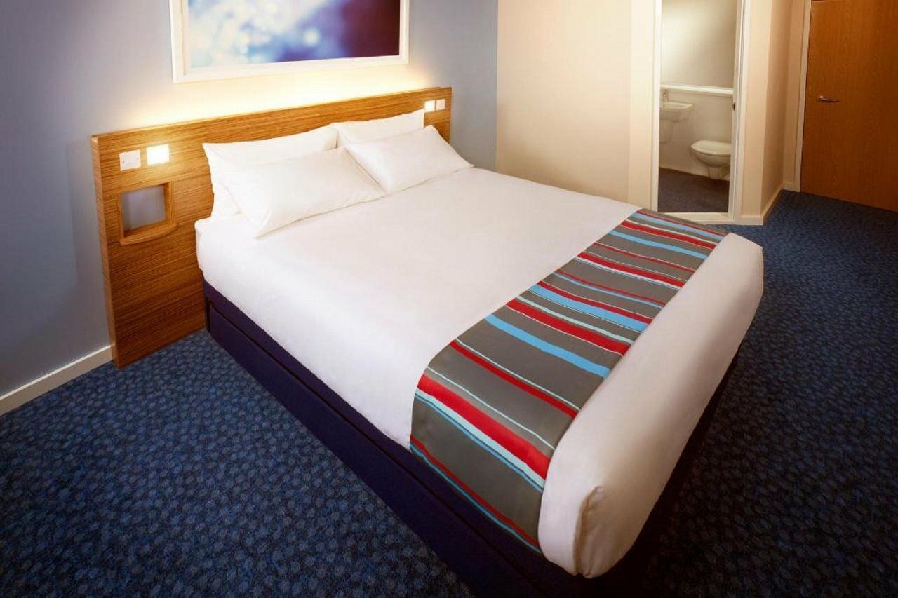 Travelodge Cardiff Airport Бари Екстериор снимка