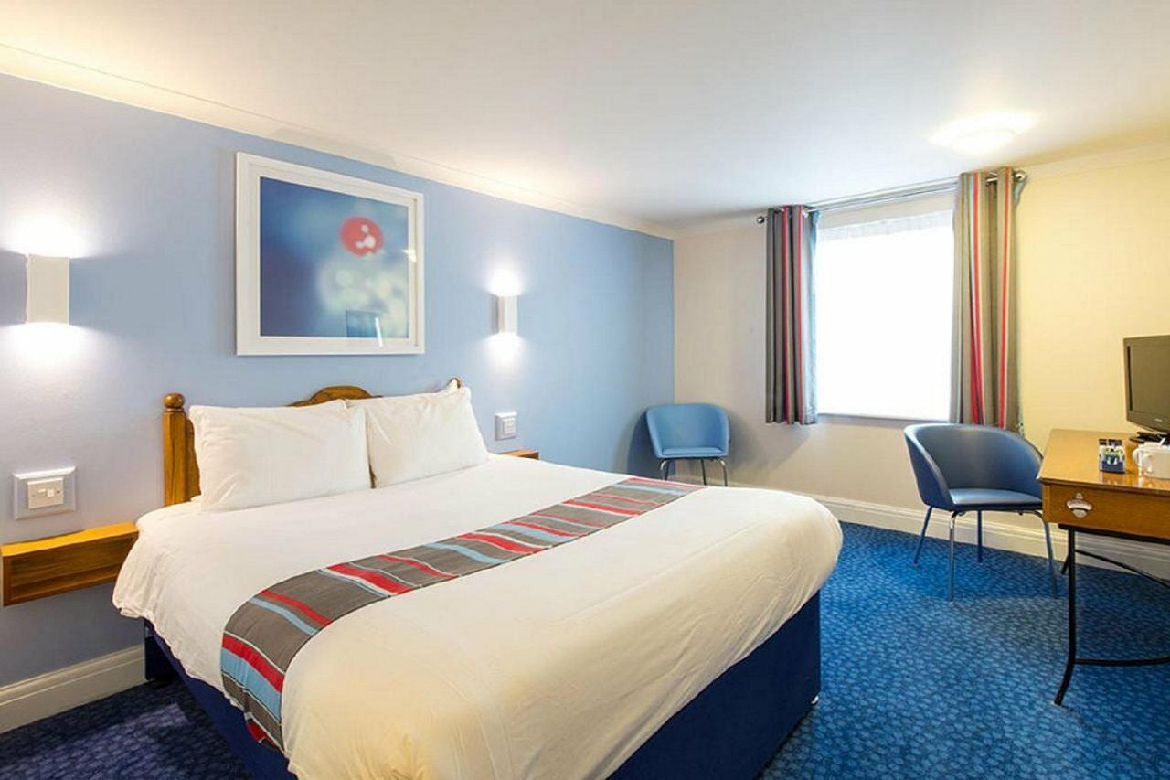 Travelodge Cardiff Airport Бари Екстериор снимка